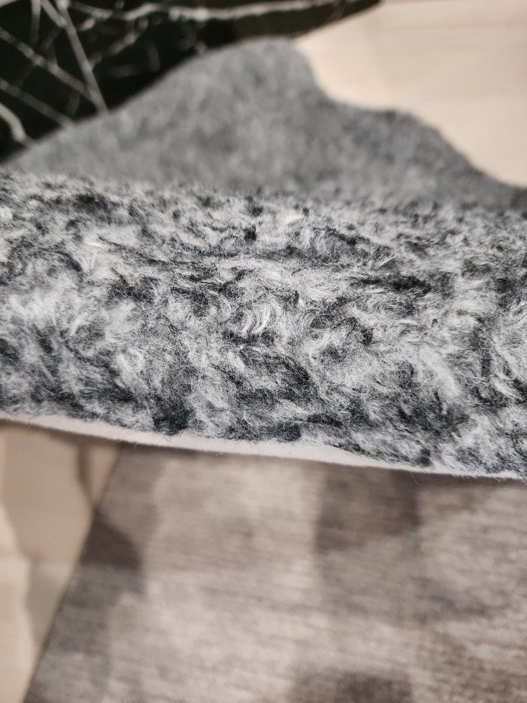 Dog Bed  Memory Form .very Good Condition Lighting. Charcoal Grey.,washable 