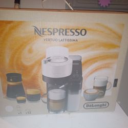 DeLonghi Nespresso Vertuo Lattiseima 