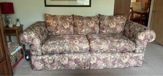 Beautiful Floral Couch High Quality & Very Comfortable Great Condition