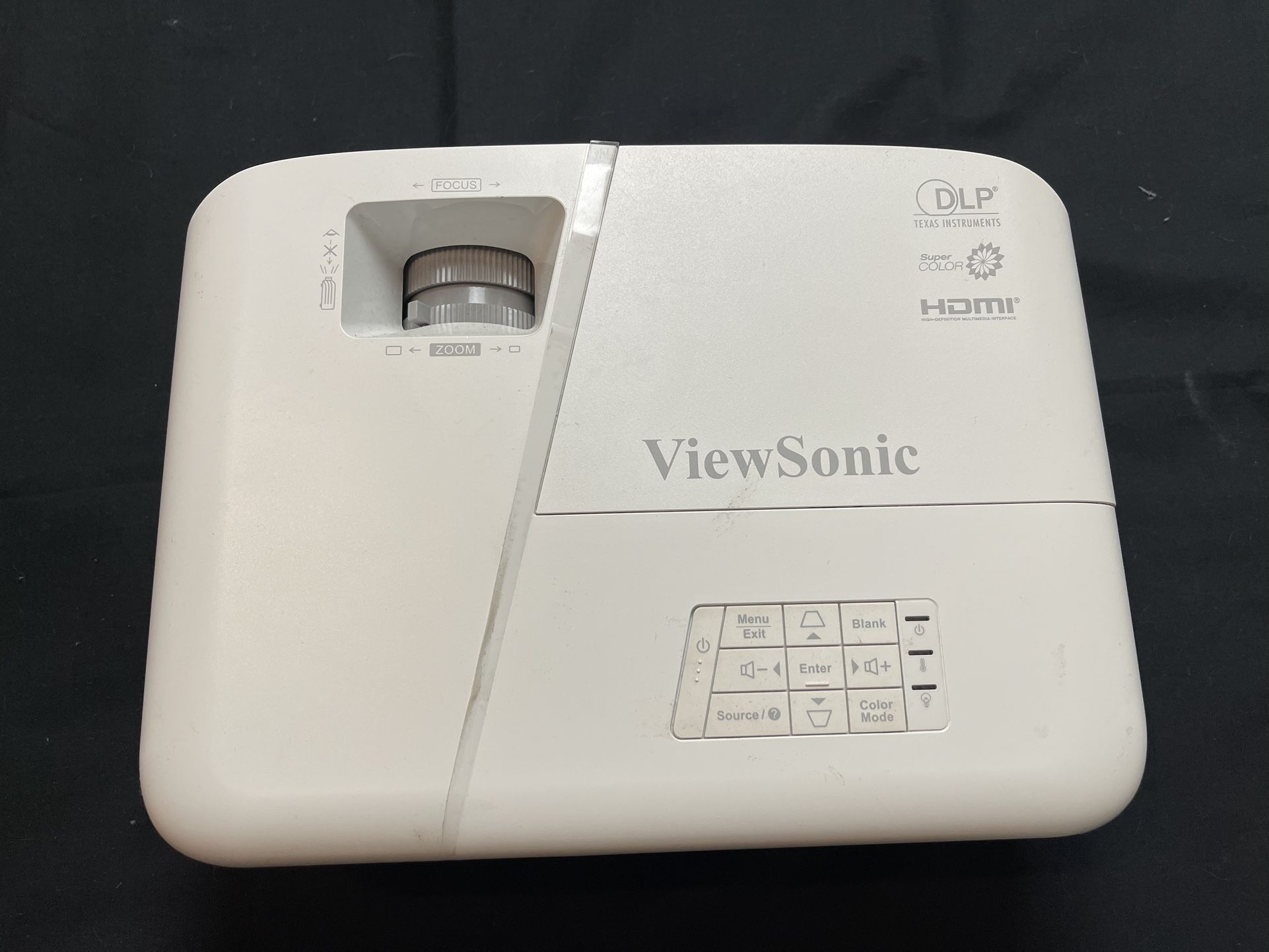🔥 VIEWSONIC PROJECTOR - PERFECT FOR HOME THEATER OR OFFICE - $200 OBO 🔥
