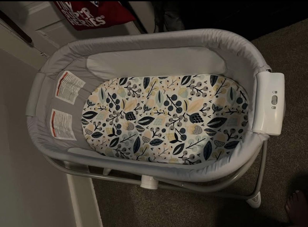 Brand New Fisher-Price Foldable Bassinet
