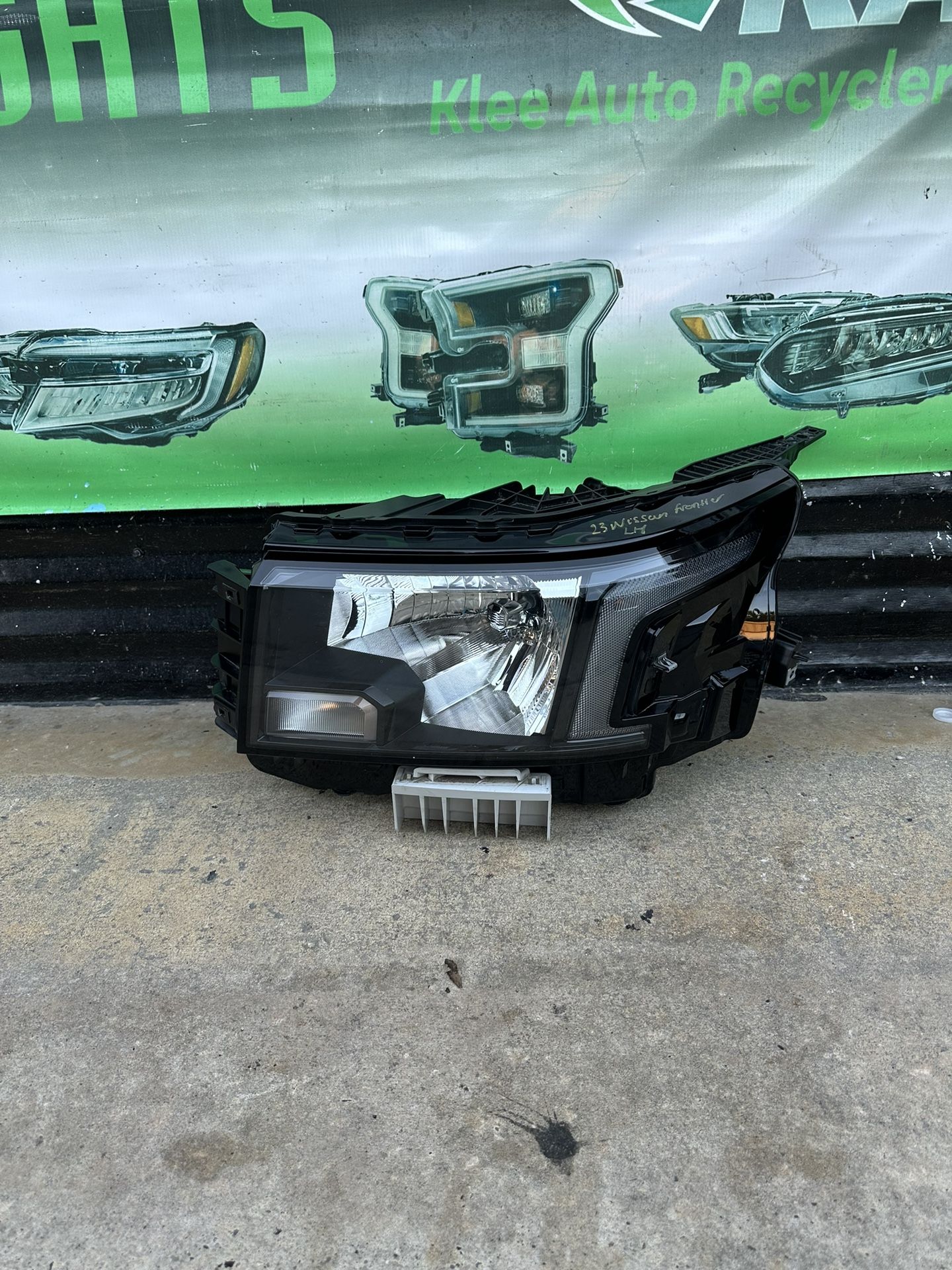 2022-2025 Nissan Frontier Headlight Oem 