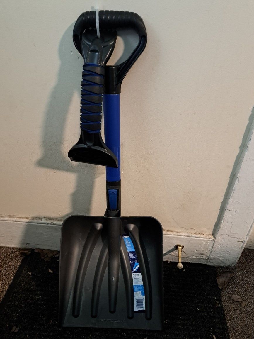 Extendable Shovel With Scraper