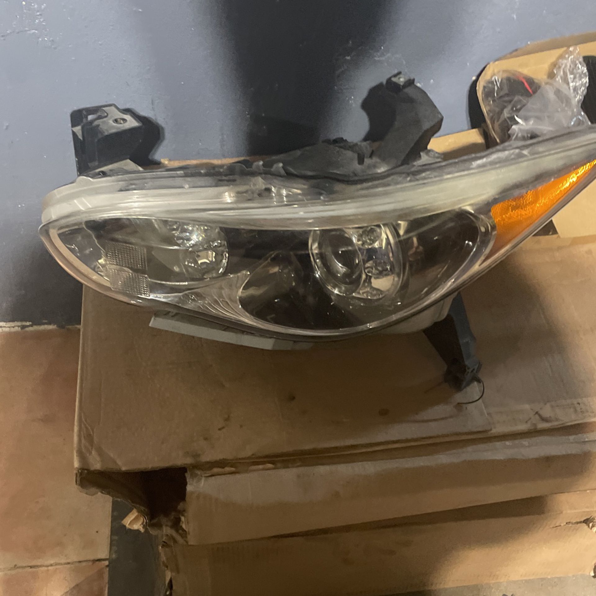 Infiniti QX 60  2014  From Driver Side Headed Light