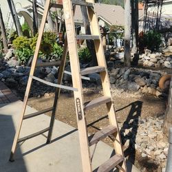 7ft fiberglass ladder 