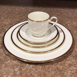 Noritake Troy Bone China —8 Place Settings (less one saucer) Beautiful Pieces