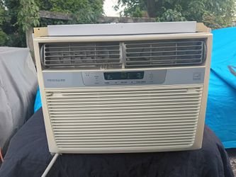 10000 BTU Window AC WORKS GREAT 19 Inches Wide 14i Inches Tall Works Perfect 