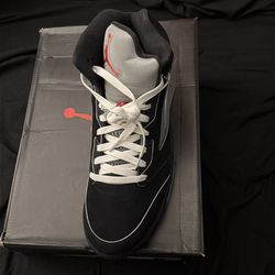 BLACK METALLIC JORDAN 5’s