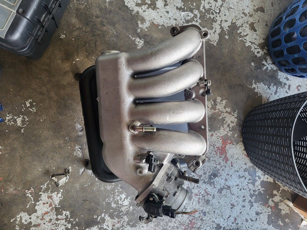 Honda K24 THROTTLE BODY W/TPS AND UPPER MANIFOLD.