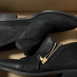 Ugg w glee black gold zipper size 8.5