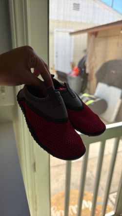 Toddler new water shoes