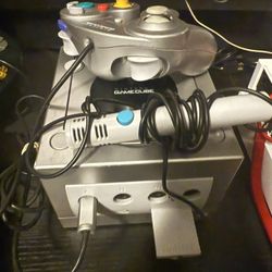 Game Cube / Ps2 / Back Bone. And Ps2 Games 