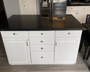 QUARTZ Island Top