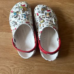 Snoopy Crocs Size Junior Six Women’s 8