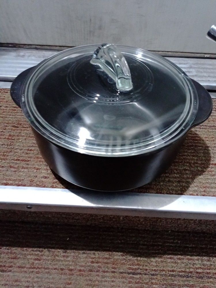 Pampered Chef Rock Crock Dutch Oven 4 Quarts With Glass Lid for Sale in
