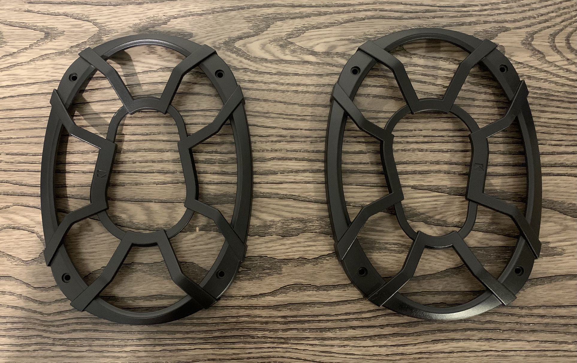 Kicker 6x9’s Grille
