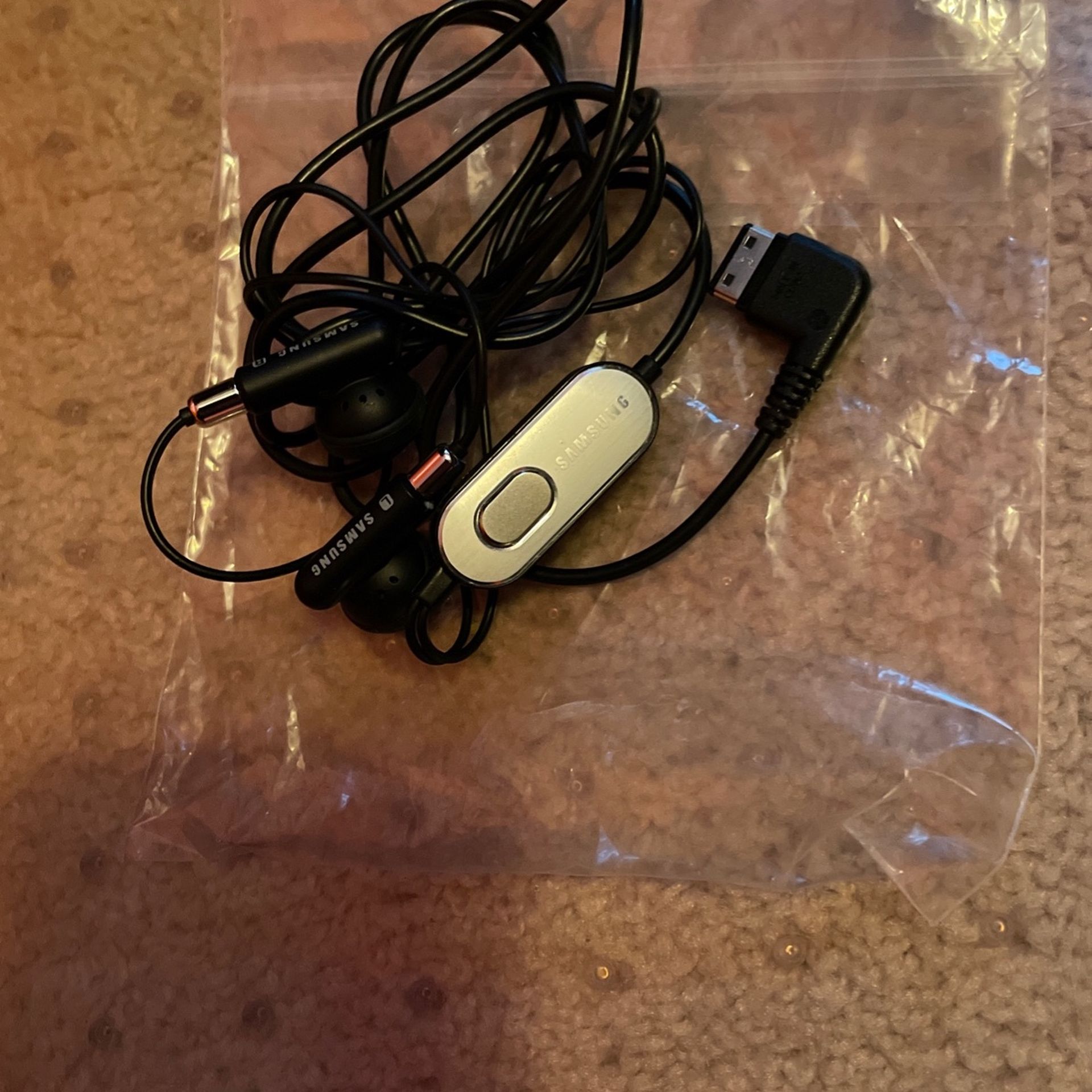 Samsung Earphone And Cable