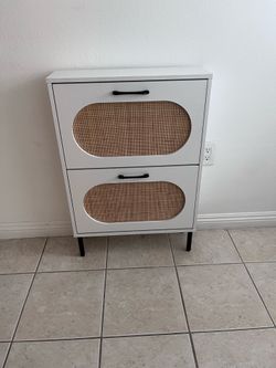 Shoe cabinet