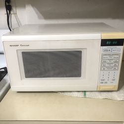 Very Good Condition Sharp Microwave 