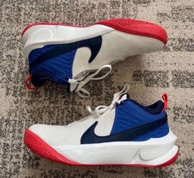 NIKE TEAM HUSTLE D10 GS 'WHITE GAME ROYAL' Size 6Y