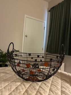 Beautiful Crate and Barrel 15” Wire Basket