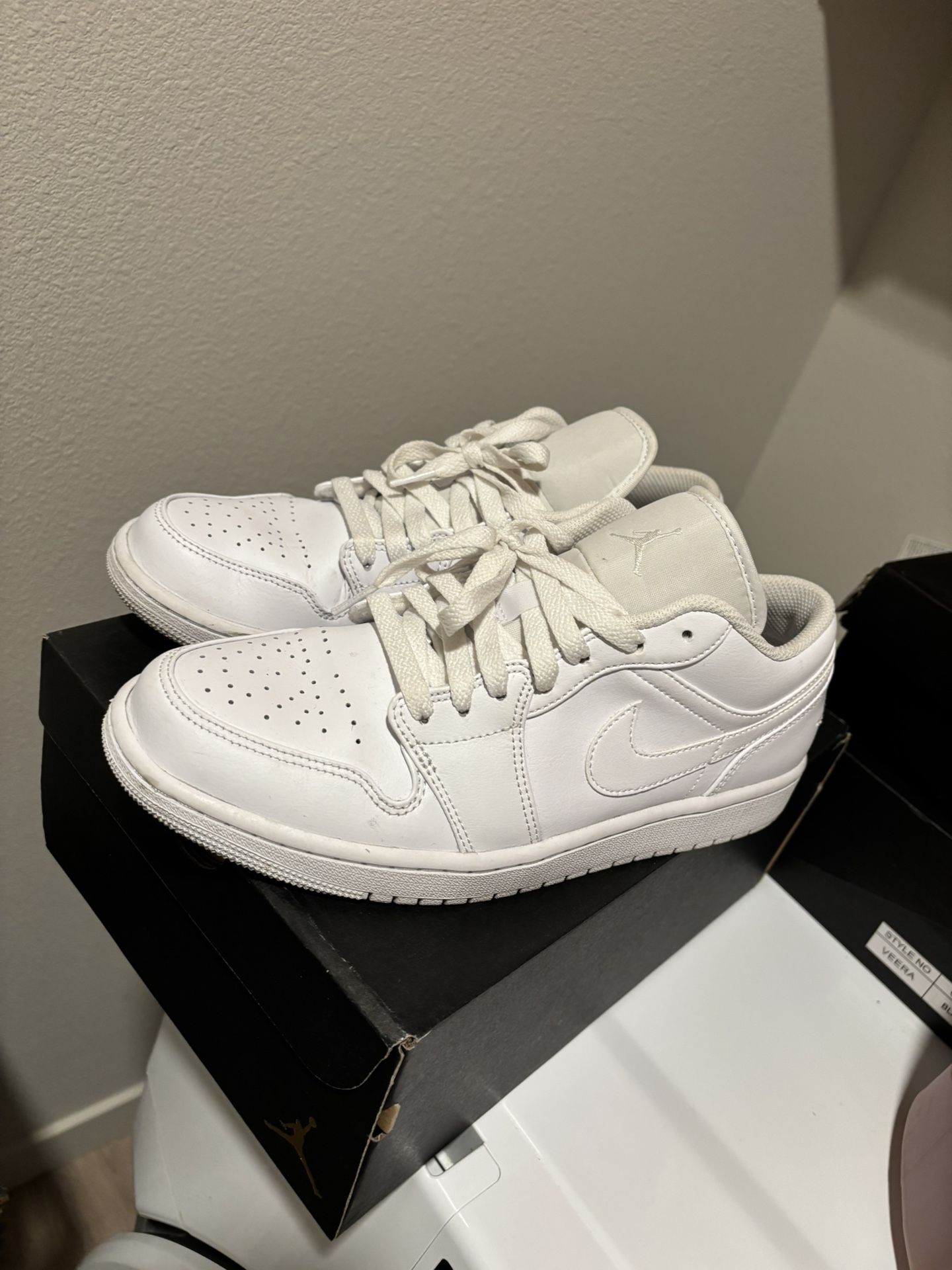 Jordan 1 low white size 9