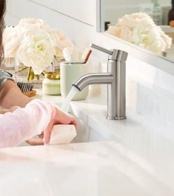 Bathroom Faucet Brushed Nickel One-Handle, Modern one Hole Bathroom Sink Faucet Lavatory Faucet with Deck