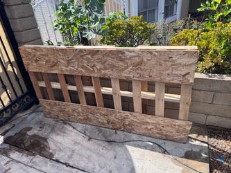 Wood pallet