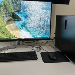 WINDOWS 11 COMPUTER DESKTOP PC SETUP. Wifi and BT included with LG 4K 32 Inch Monitor. 