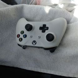 Xbox One Controller White And Black Very Good Condition Use