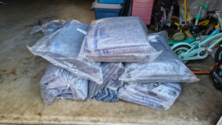 Moving Blankets Lot – Multiple Bags