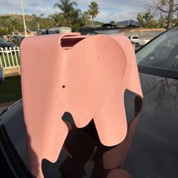 Eames large Plastic Elephant 