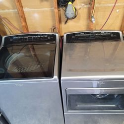 Whirlpool 4.8cu Ft Large Capacity Top Loading Washer And Gas Dryer Set 