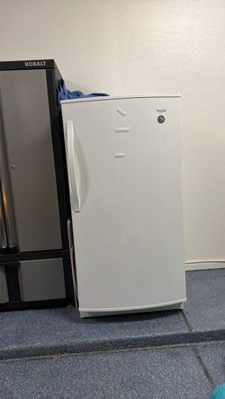 Upright deep freezer