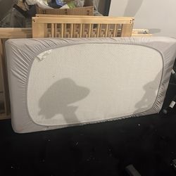 EXTRA LARGE BABY CRIB/ FREE BOXES