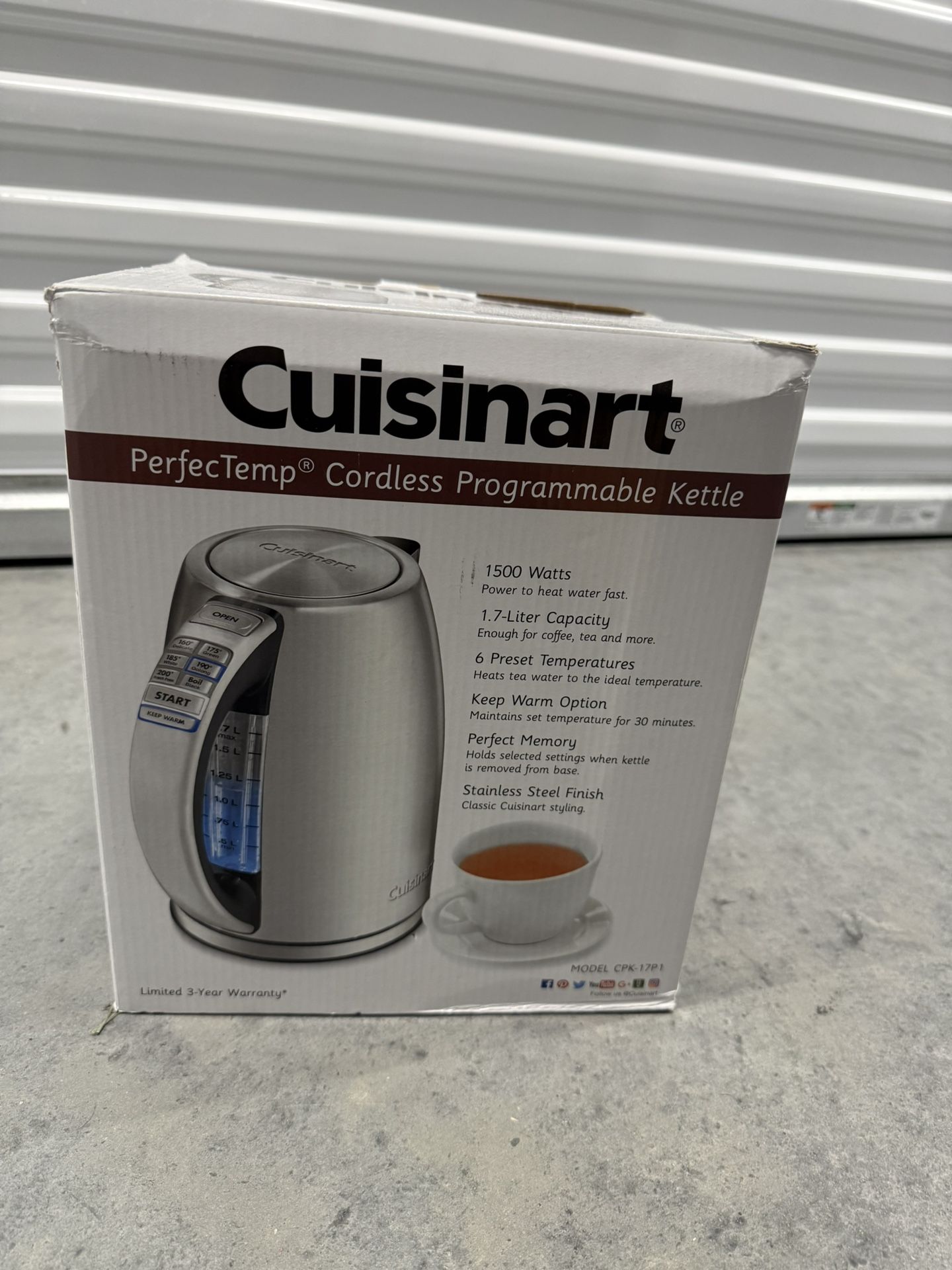 Cuisinart PerfecTemp Cordless Electric Kettle with Preset Temperature Controls 