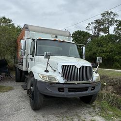 International-2005 Box Truck