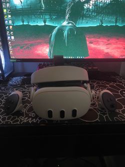Quest 3 512Gb with Kiwi design headstrap charges while playing