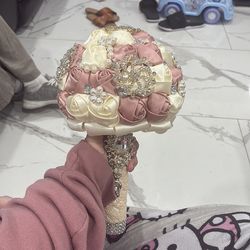 Pink and off white ramo