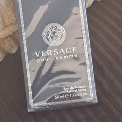 NEW & SEALED " VERSACE MEN'S SPRAY 30$