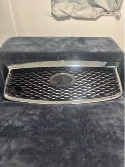 Grill y emblema Q60