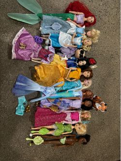 12 Disney dolls, used