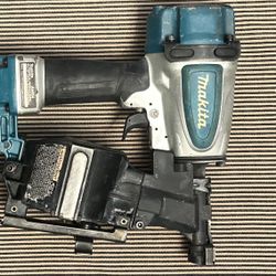 Makita AN454, 1 3/4" Pneumatic Roofing Nailer