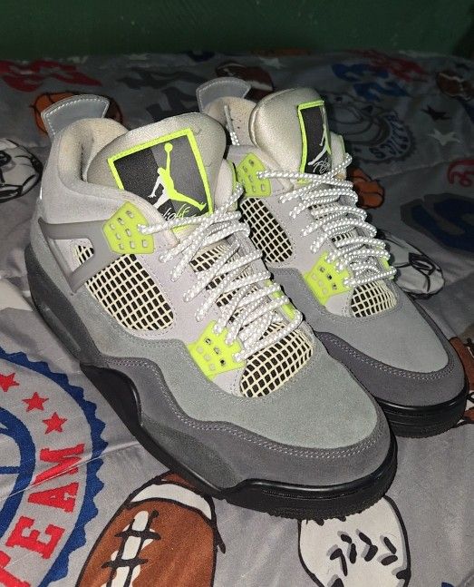 Size 8 Jordan 4 Retro SE Neon Cool Grey/Volt-Wolf Grey-Anthracite CT5342-007