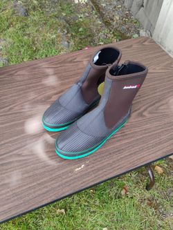 Kobuk Fishing Shoes Size 10