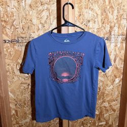 Quiksilver blue & red sunset graphic tee size M