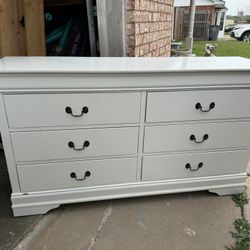 Dresser With Mirror