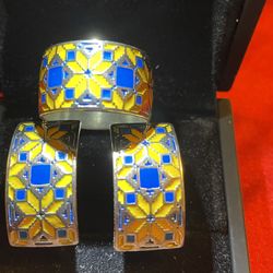 set of silver ring and earrings;