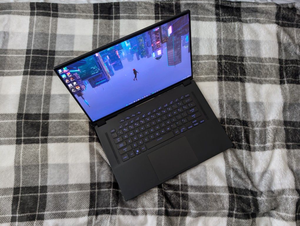 Laptop ASUS ROG Flow X16 2-in-1 Laptop RTX 3060 Ryzen 9 6900HS 16GB RAM 1TB