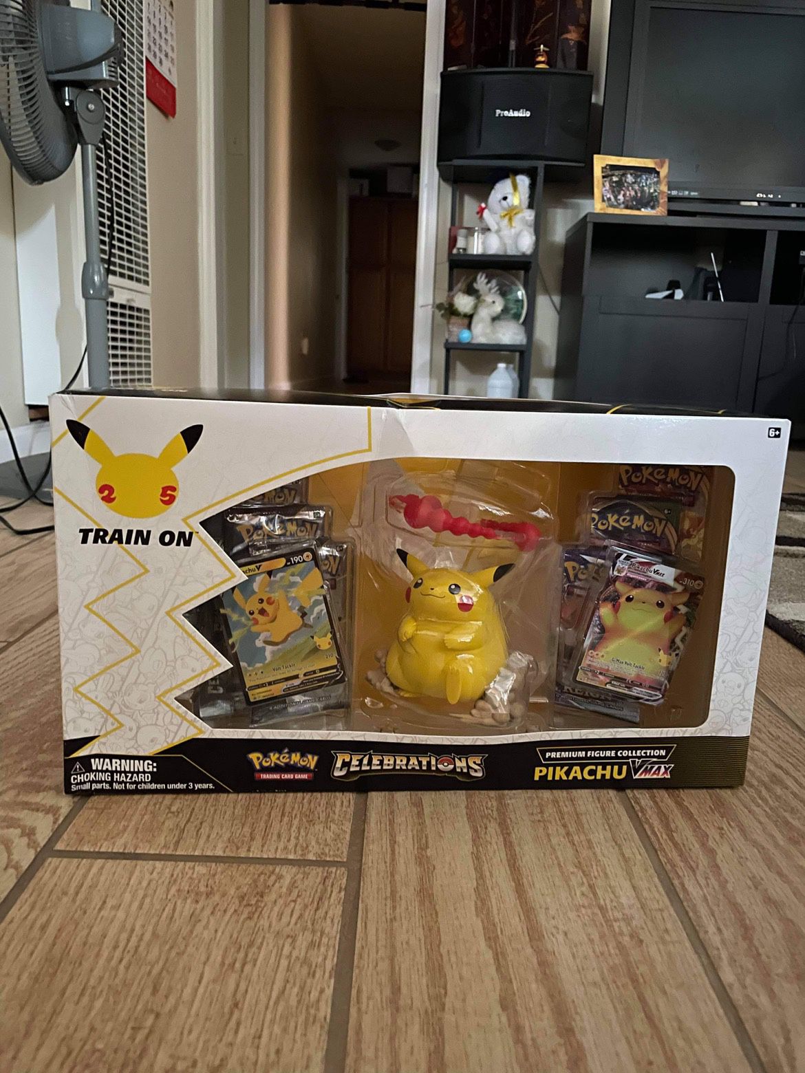 Pikachu Vmax figure brandnew